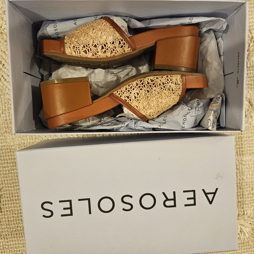 NIB Aerosoles Boho Tan and Cream Women's Woven Sandals Shoes With Chunky Heel